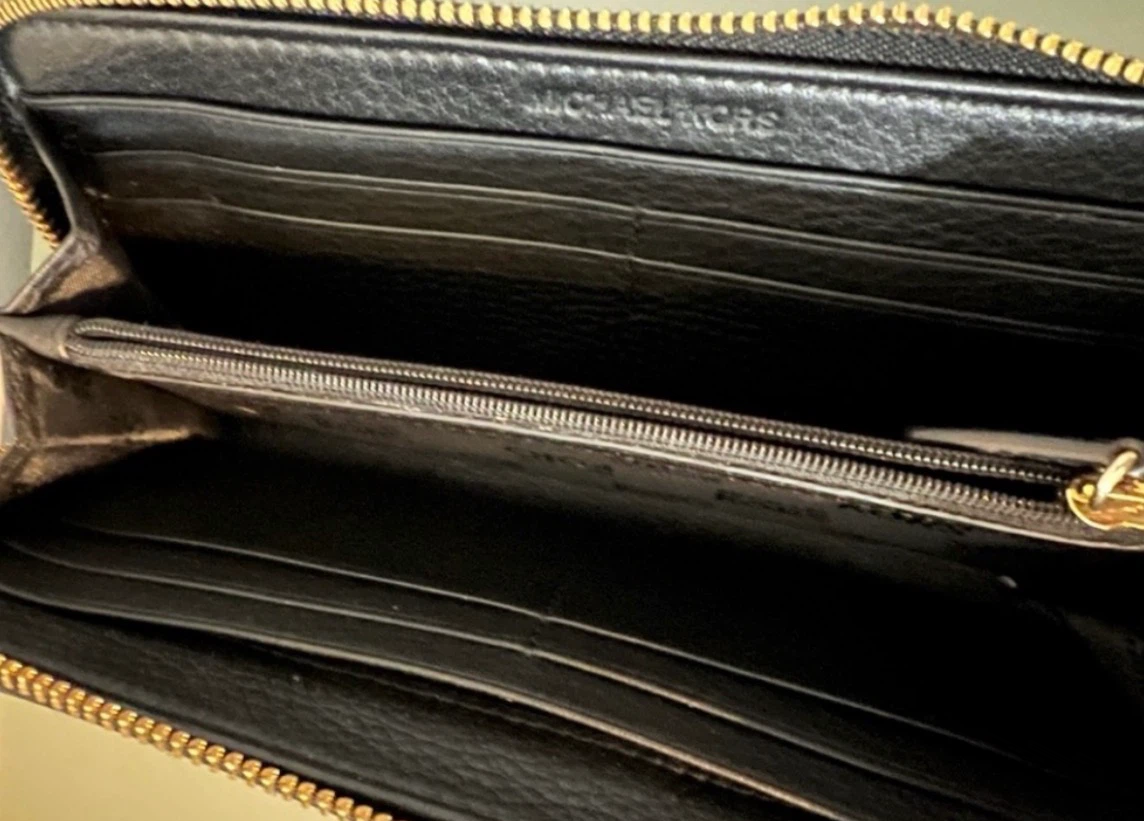 Michael Kors Black Leather Wallet - photo 2