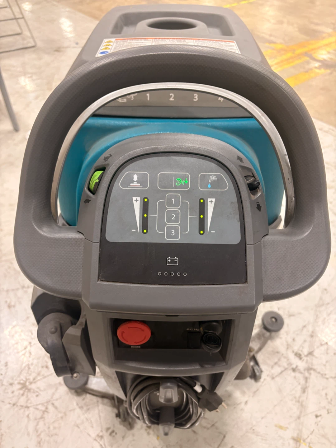 Tennant T300 Floor Scrubber - photo 4