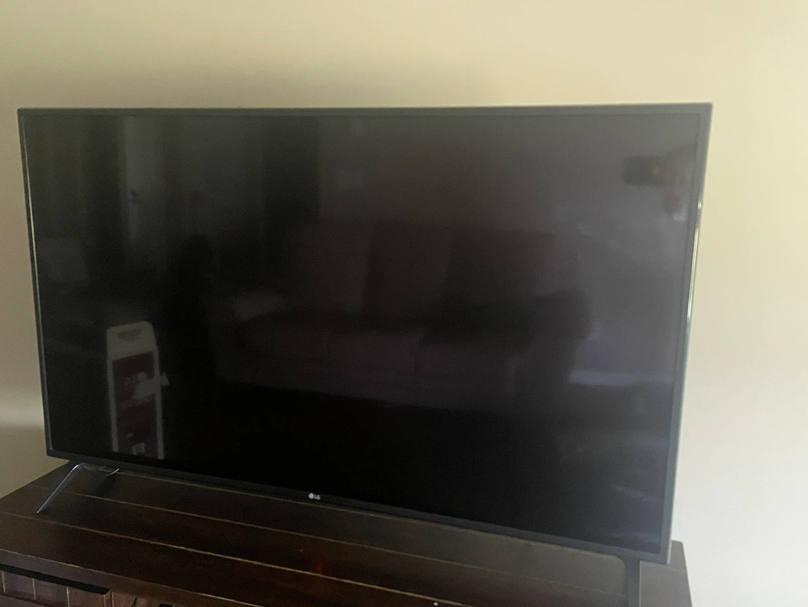 LG 49-inch 4K UHD Smart TV - photo 2