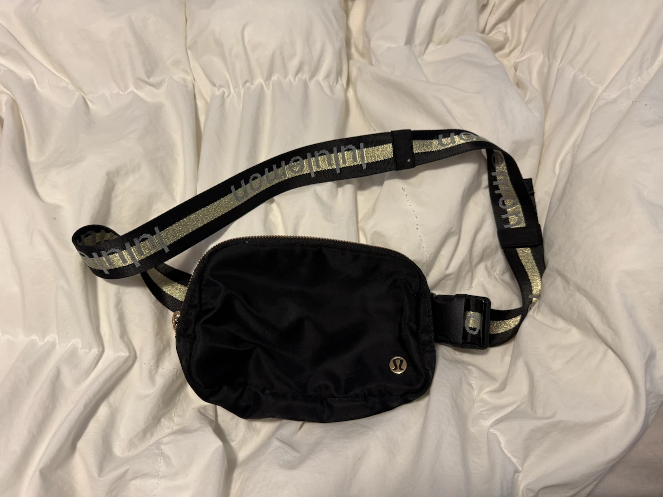 Lululemon Everywhere Belt Bag Black Gold