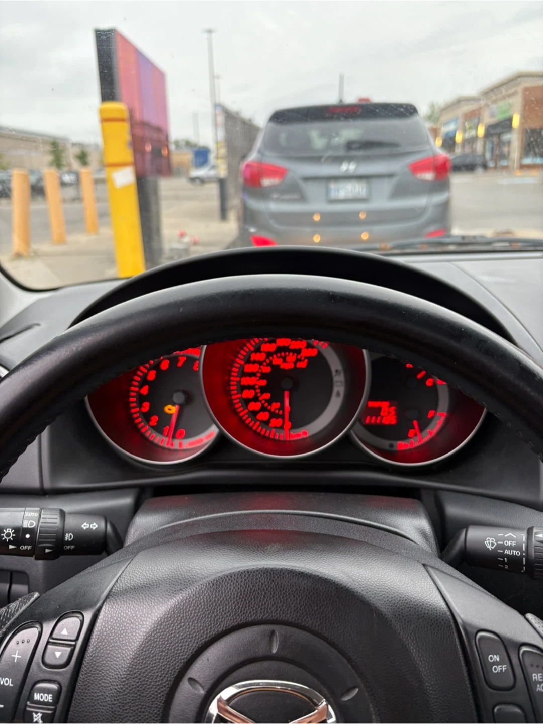 Mazda 3 sedan - photo 3
