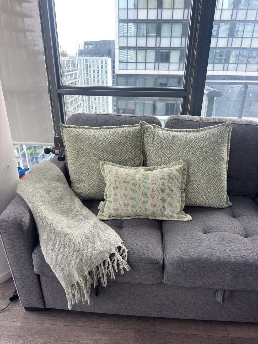 Combo/ set of 3 Pillows and throw