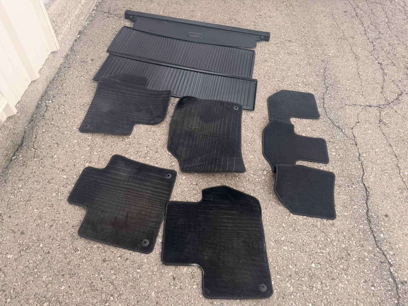 Volvo Cargo Cover and Floor Mat Set