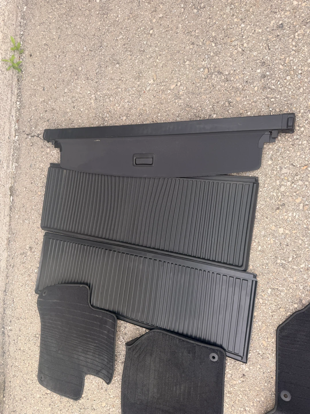 Volvo Cargo Cover and Floor Mat Set - photo 2