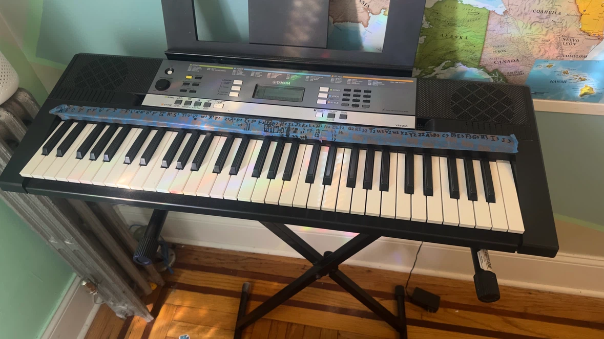 Yamaha YPT-240 Keyboard