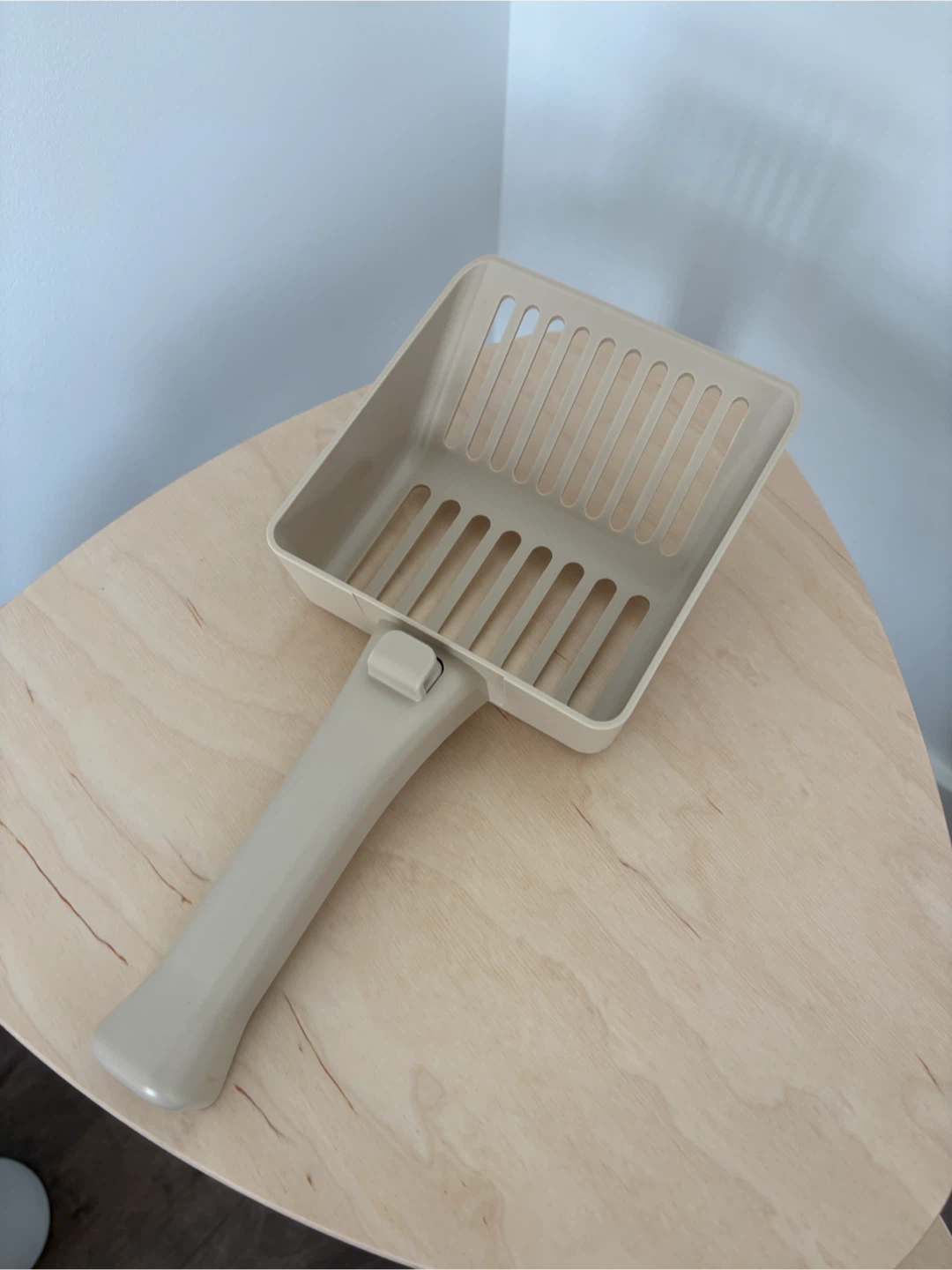 cat litter scooper