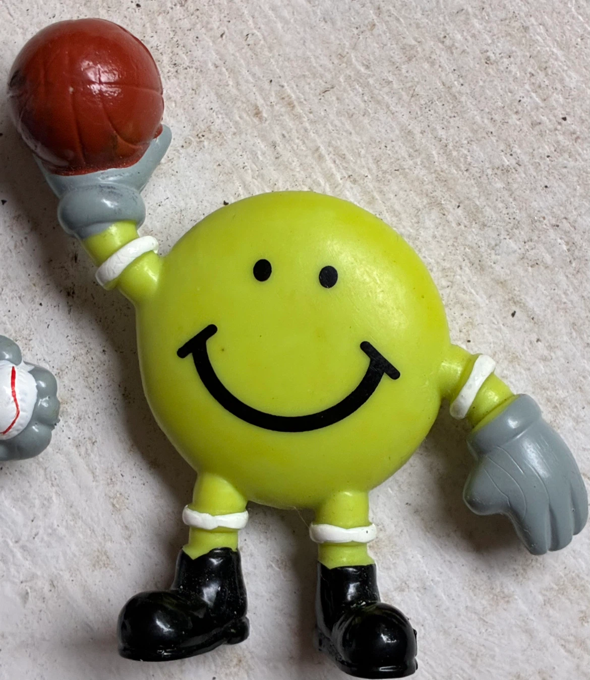Vintage Smiley Face Sports Figures Baseball & Basketball Toy - photo 2