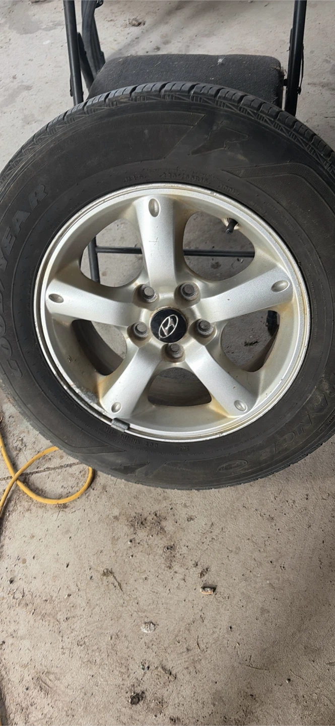 Set of 4 Assurance tires 225/65R16 on RIM - photo 2