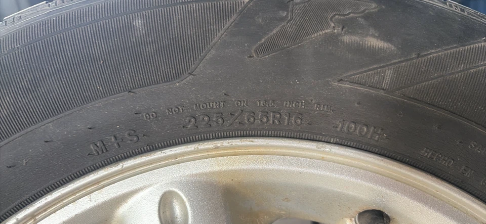 Set of 4 Assurance tires 225/65R16 on RIM - photo 3