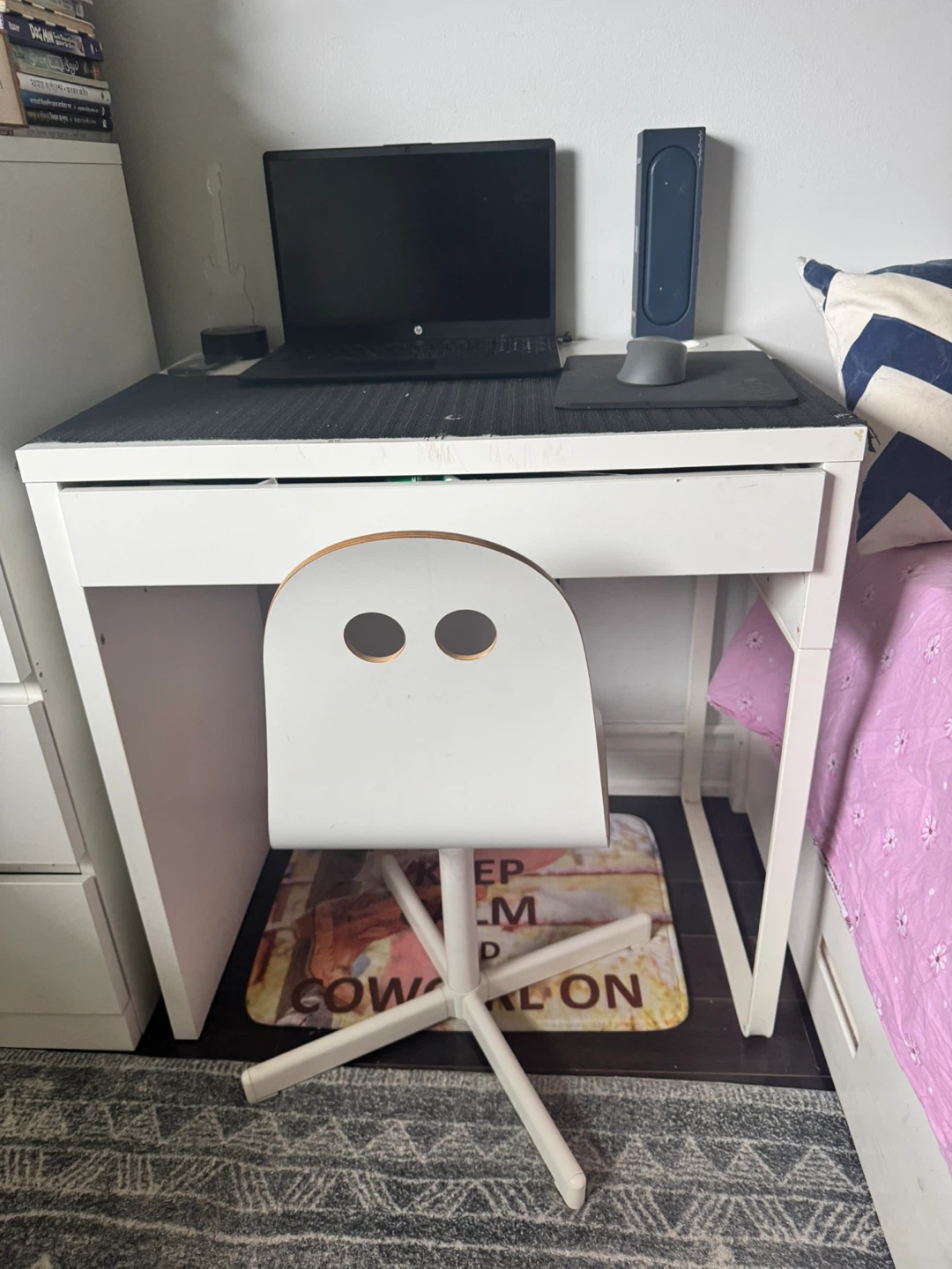 White Kids Desk and Swivel Chair Set - photo 2