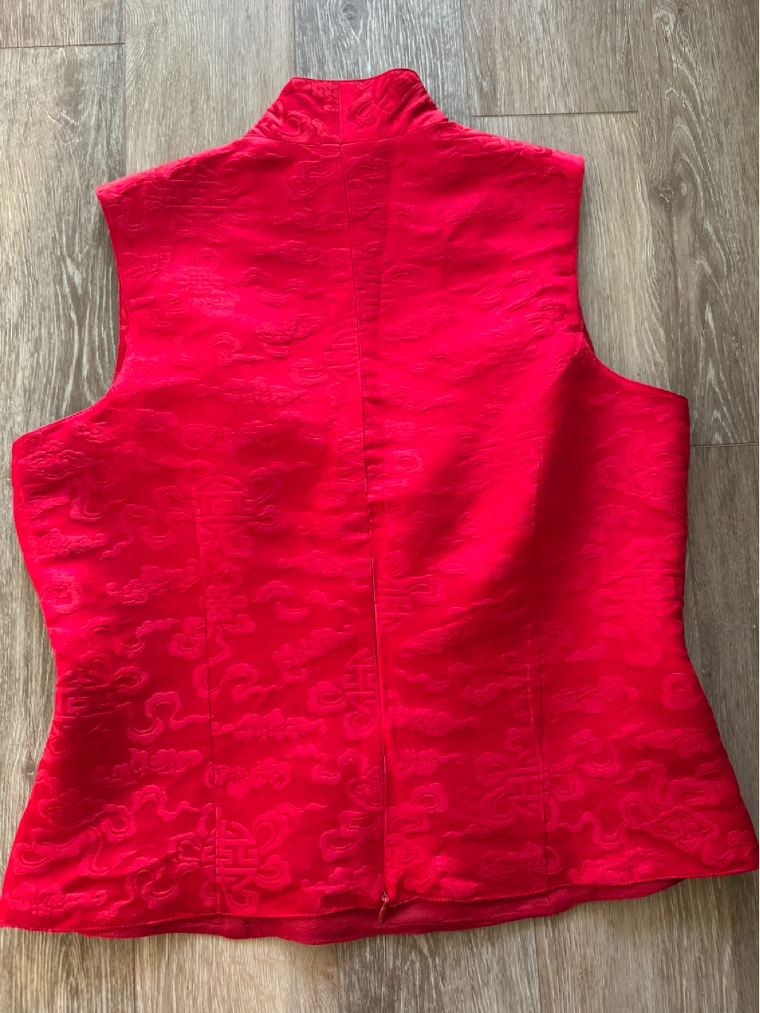 Vintage Canadian Sunde II Red Silk Sleeveless Top size 8 - photo 2