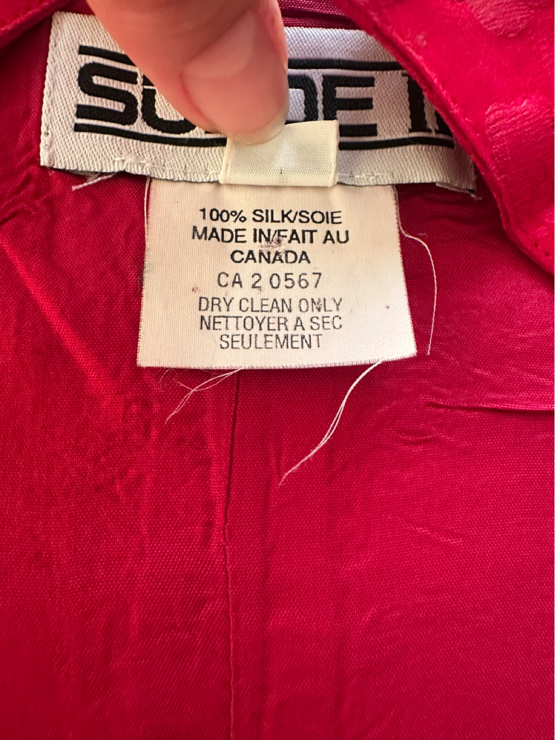 Vintage Canadian Sunde II Red Silk Sleeveless Top size 8 - photo 4