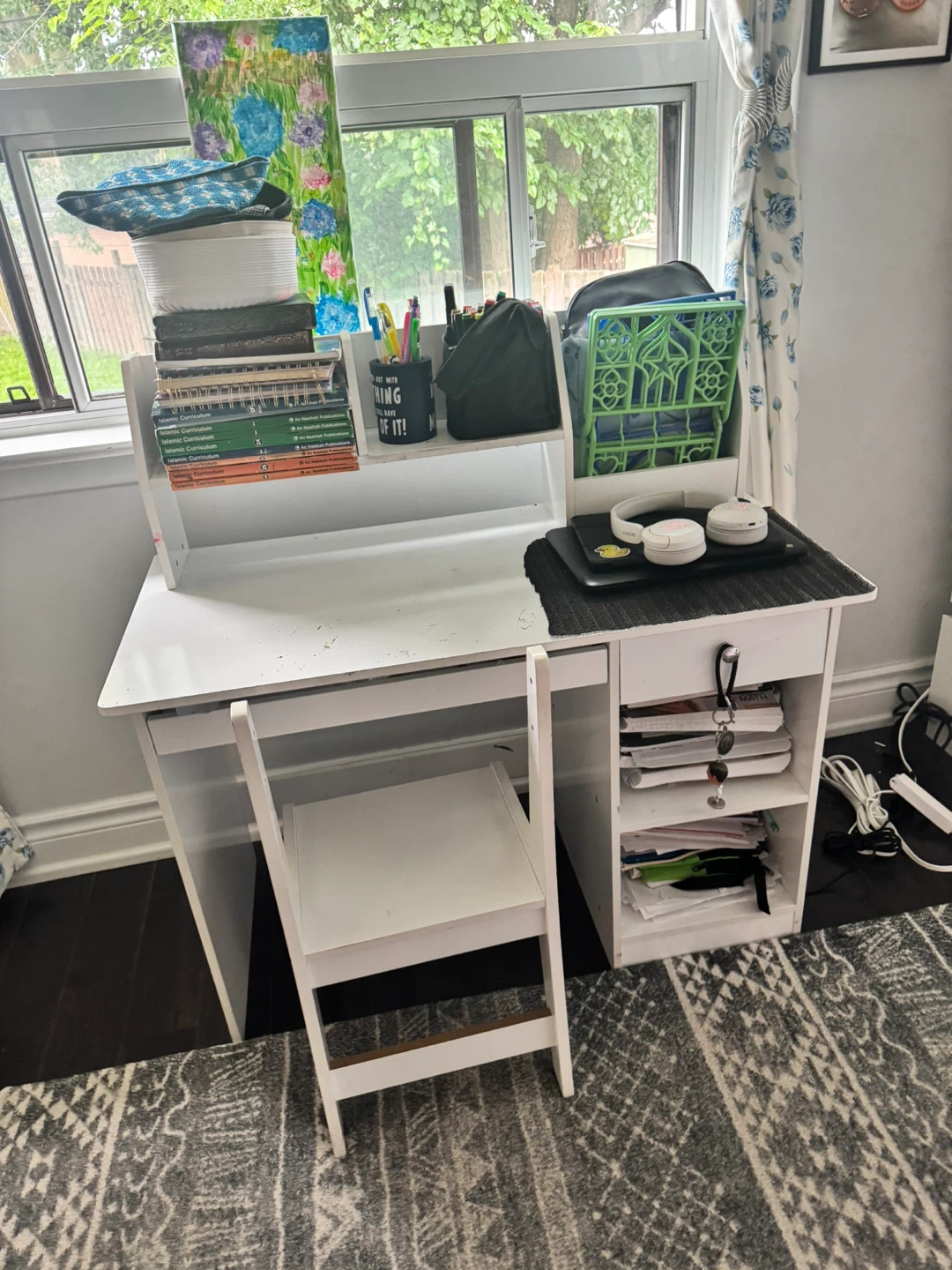 White Children's Desk and Chair Set