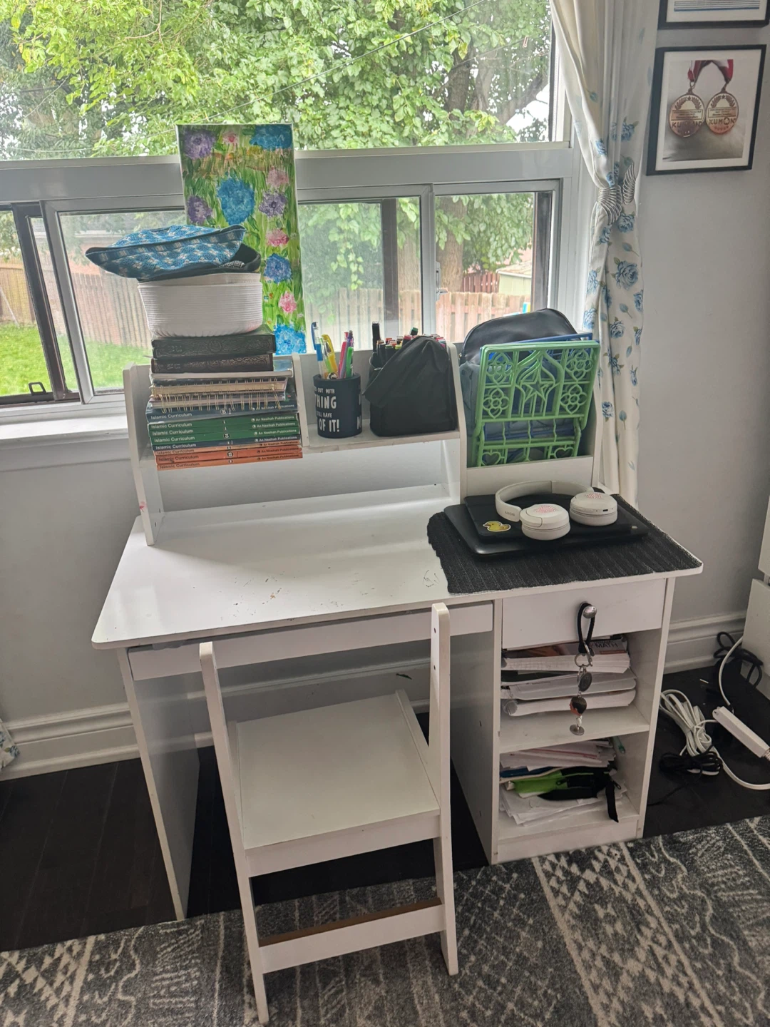 White Children's Desk and Chair Set - photo 2