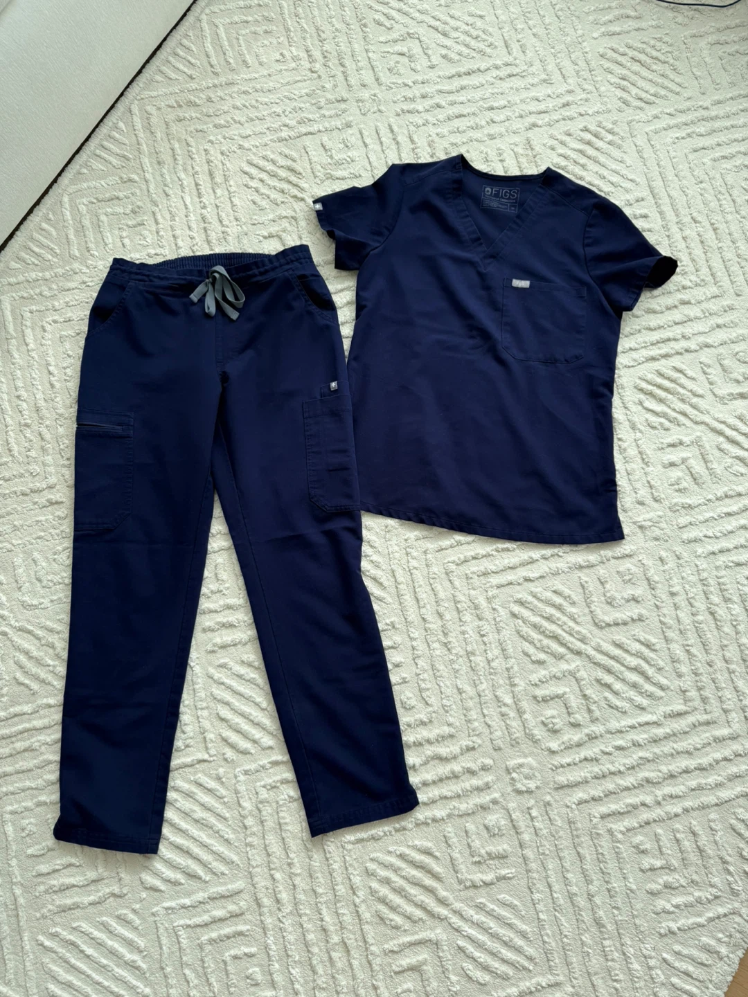 FIGS scrub set