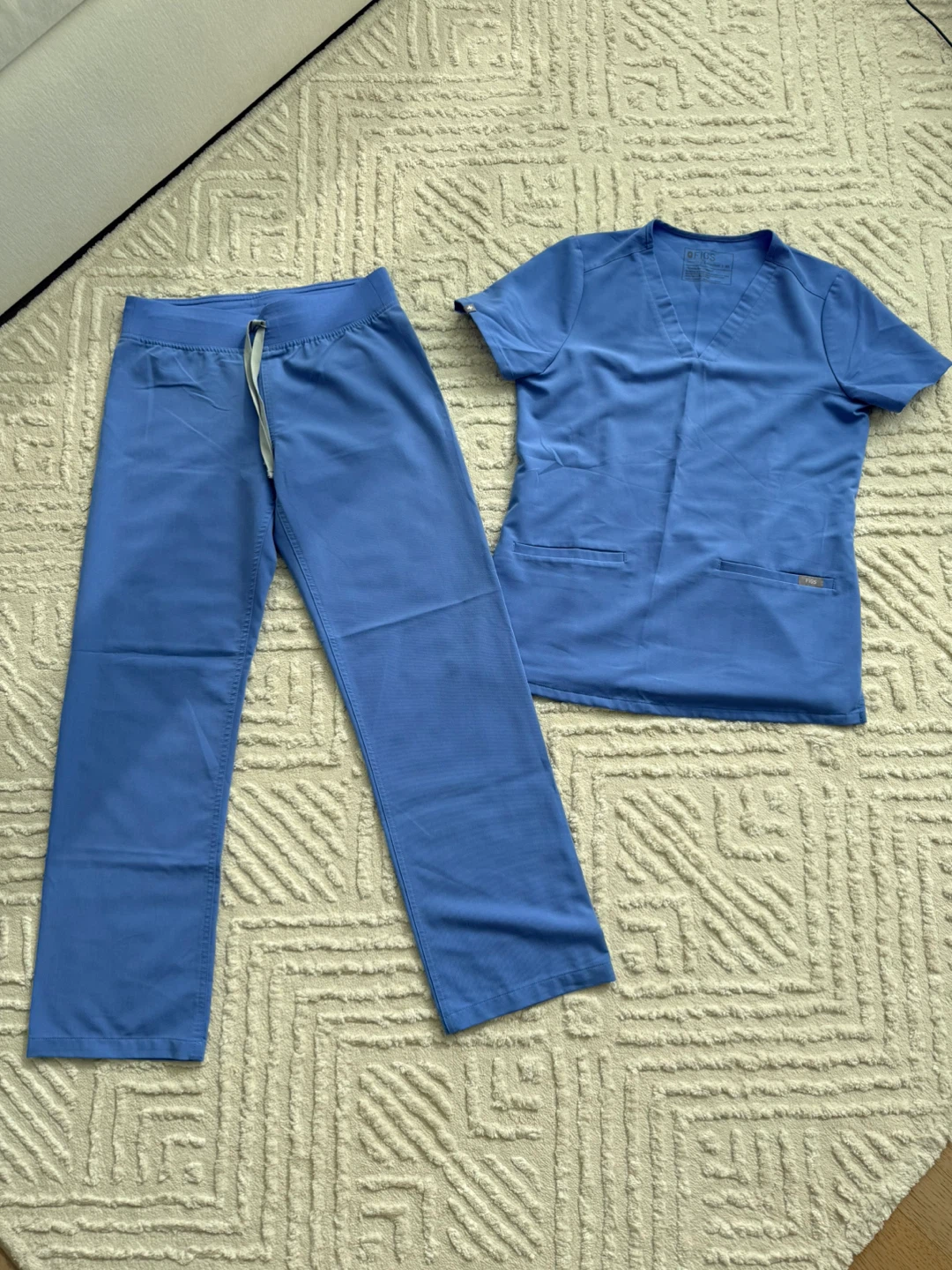 FIGS scrub set - photo 4