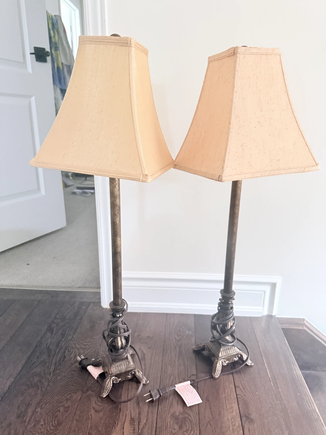 Set of two vintage-style table lamps
