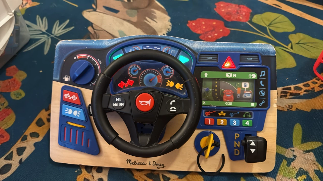 Melissa & Doug Dashboard Steering Wheel Toy