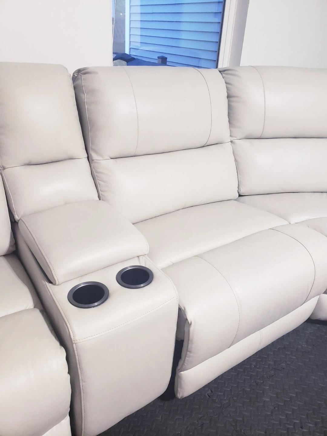 Like New  Reclining Sectional Sofa ( Free Delivery) - photo 2