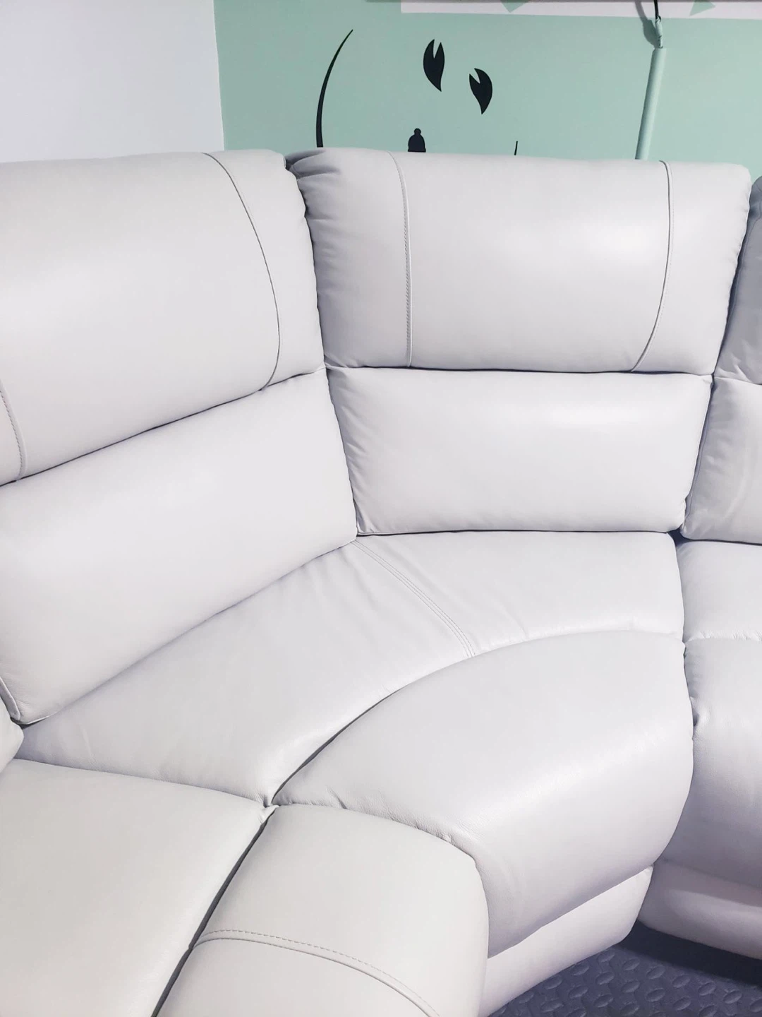 Like New  Reclining Sectional Sofa ( Free Delivery) - photo 5