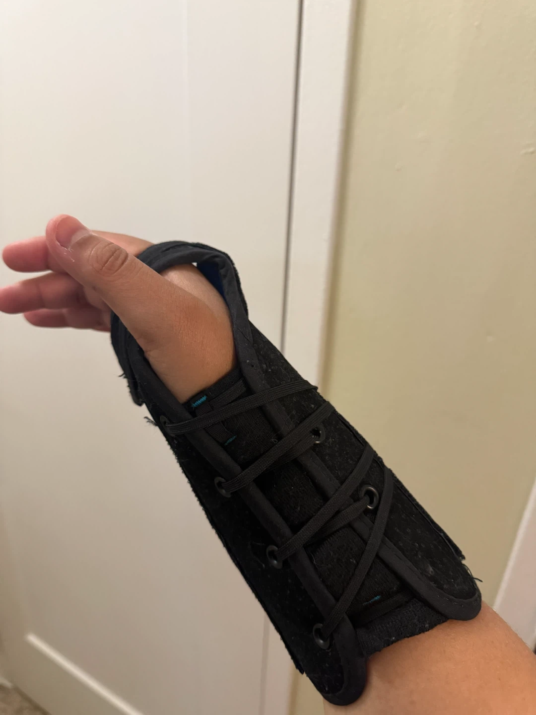 Black Lace-Up Wrist Support Brace - photo 2