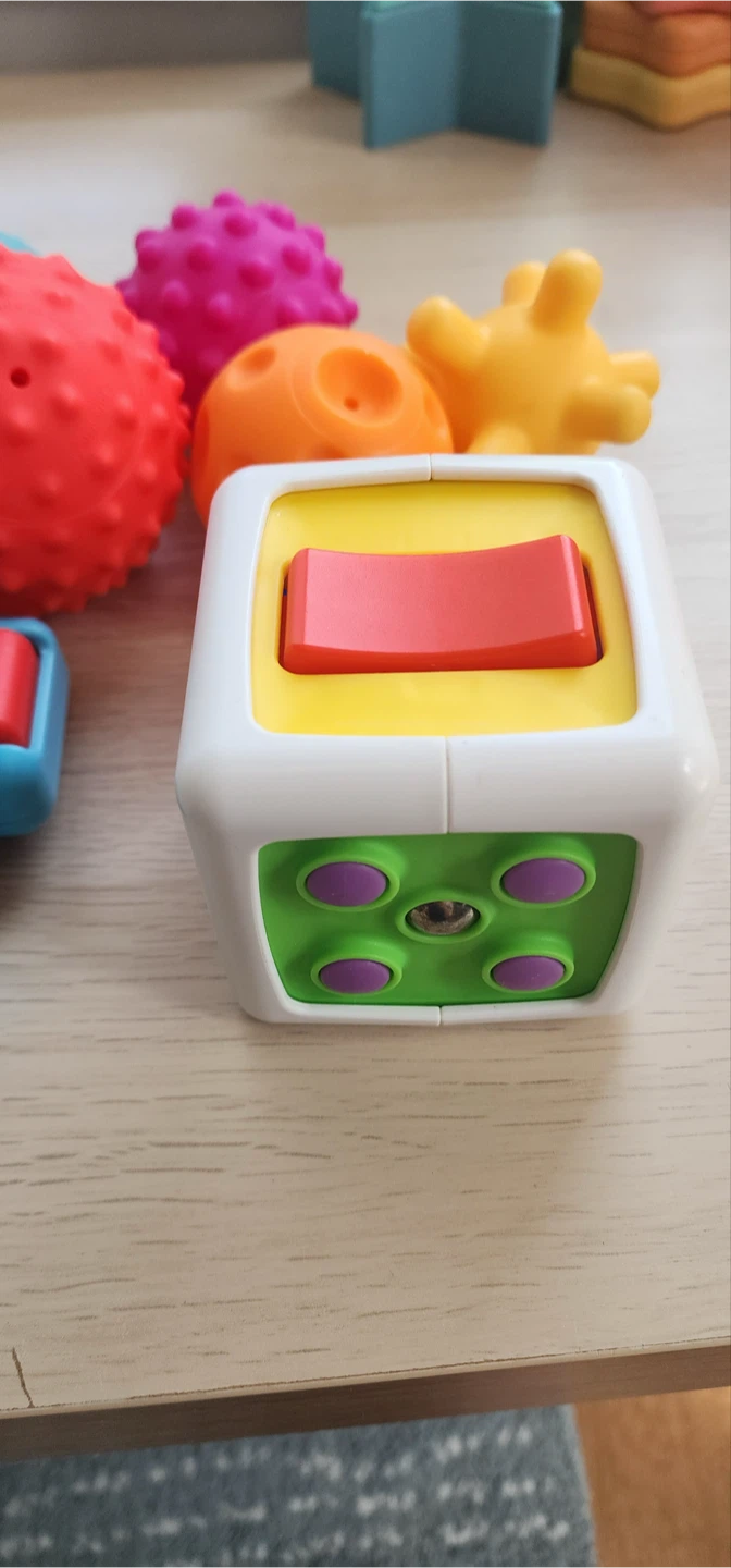 Fisher-Price Toy Set with Camera and Sensory Balls - photo 2
