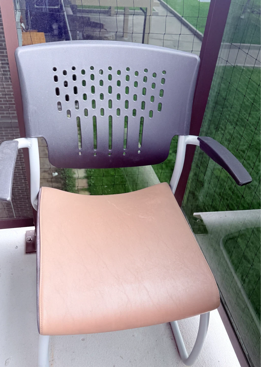 2 Office chair with beige seat
