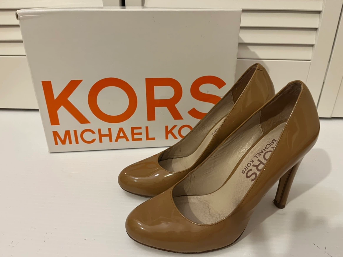 $300 KORS COLLECTION heels for $15! Tan Patent Leather Heels