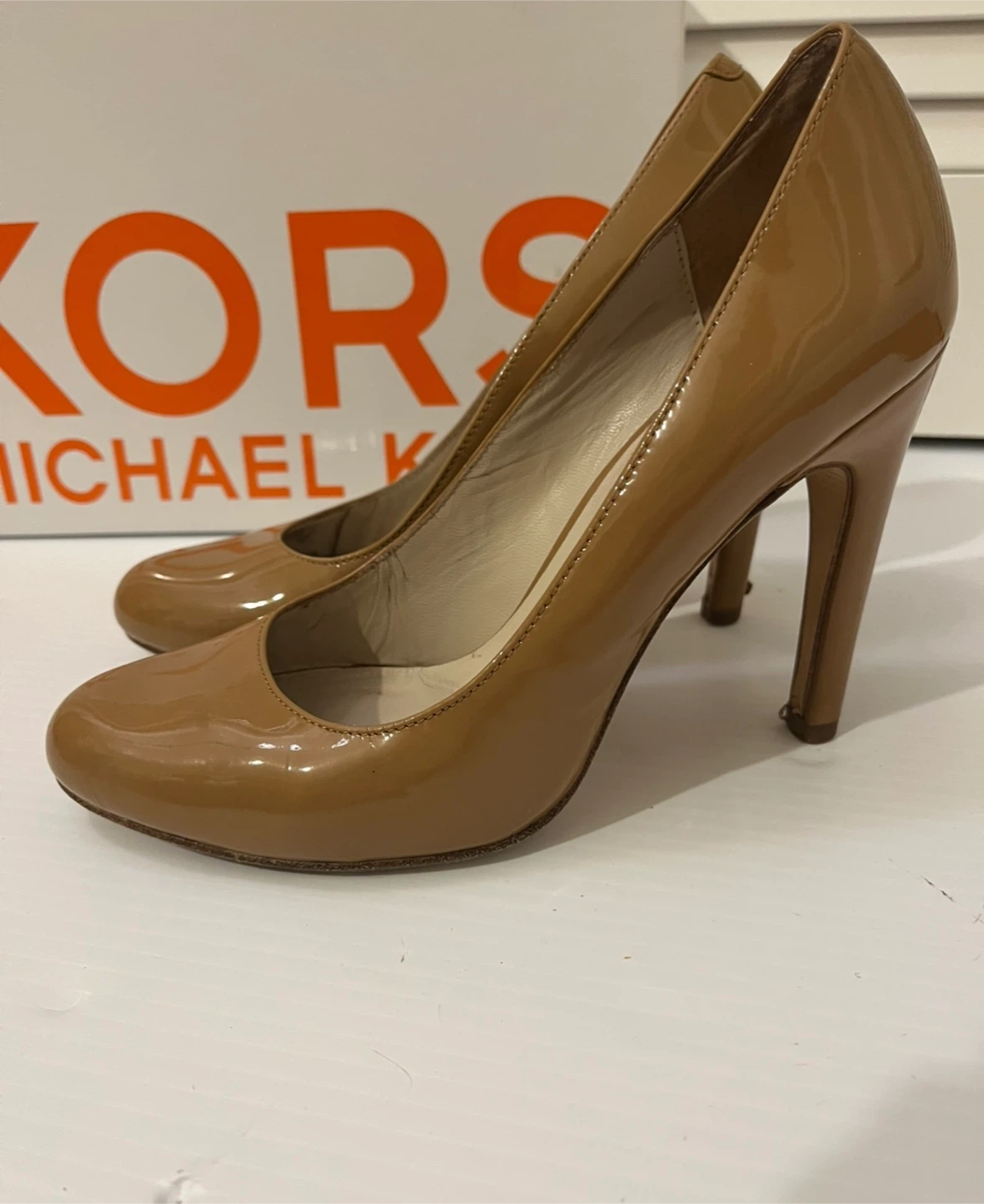 $300 KORS COLLECTION heels for $15! Tan Patent Leather Heels - photo 2