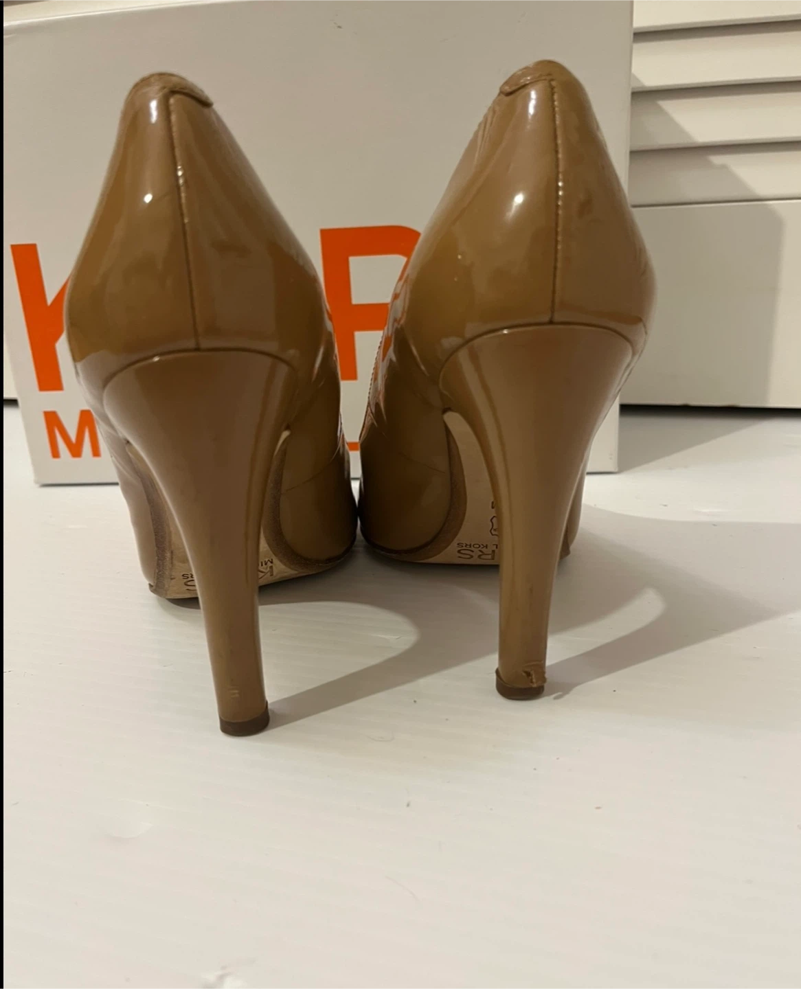 $300 KORS COLLECTION heels for $15! Tan Patent Leather Heels - photo 3