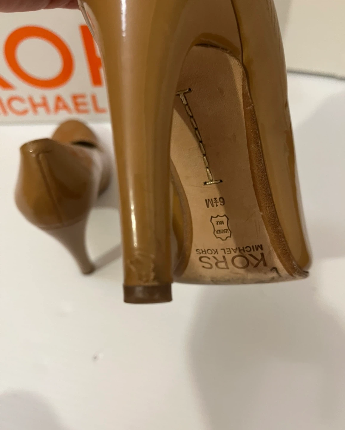 $300 KORS COLLECTION heels for $15! Tan Patent Leather Heels - photo 4