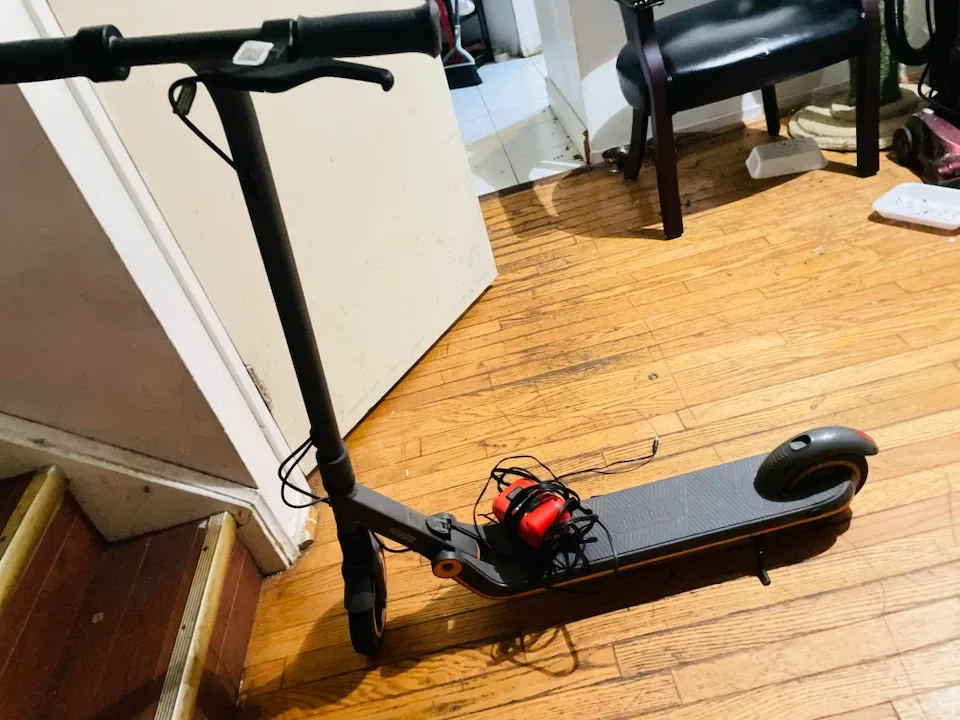 Ninebot E-Scooter charger is not original - photo 2