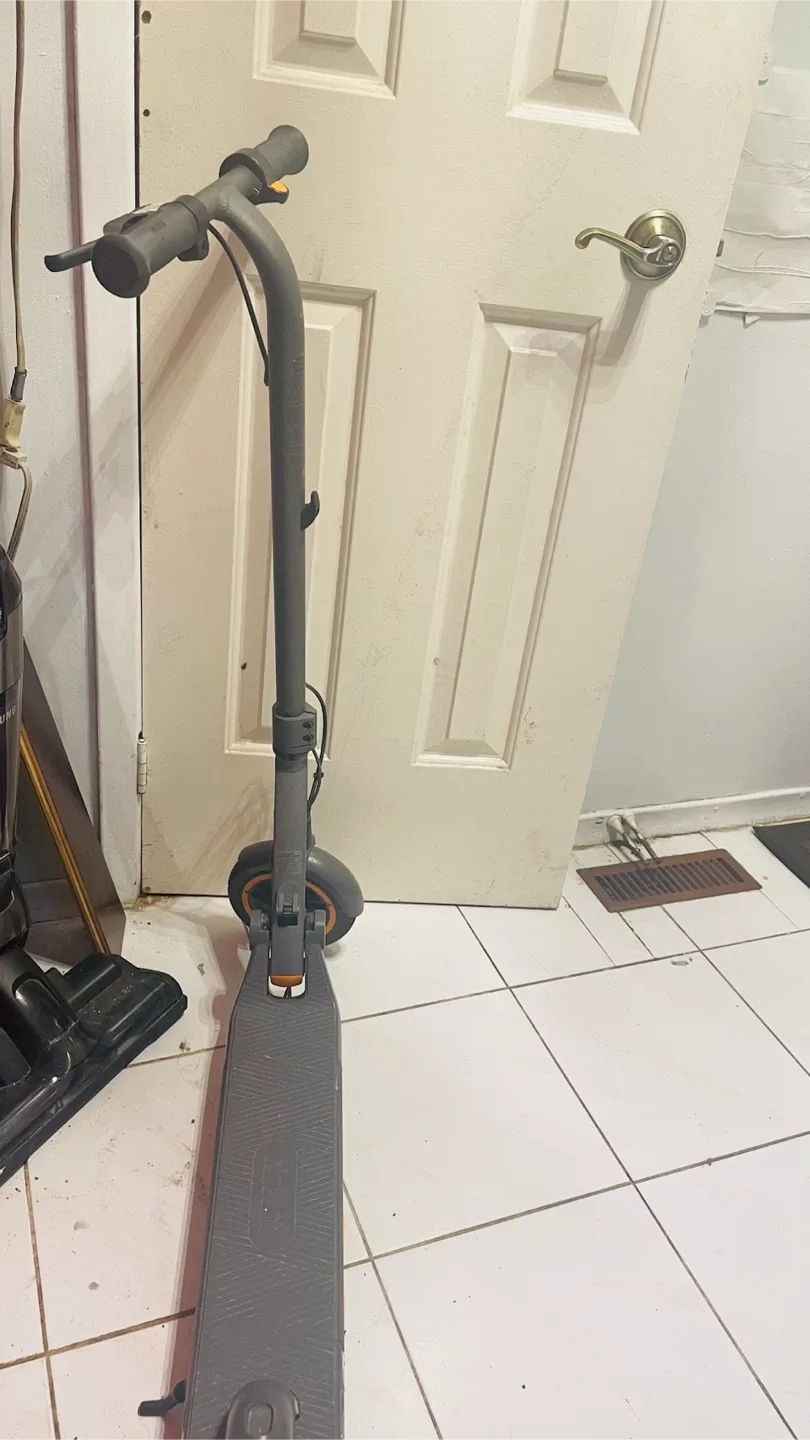Ninebot E-Scooter charger is not original - photo 5