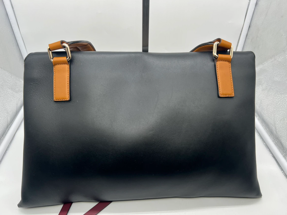 Stuart Weitzman Leather Envelope Fold Shoulder Bag - photo 4