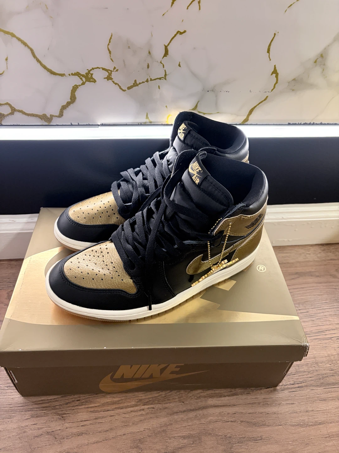 Nike Air Jordan 1 Retro High OG Black Metallic Gold
