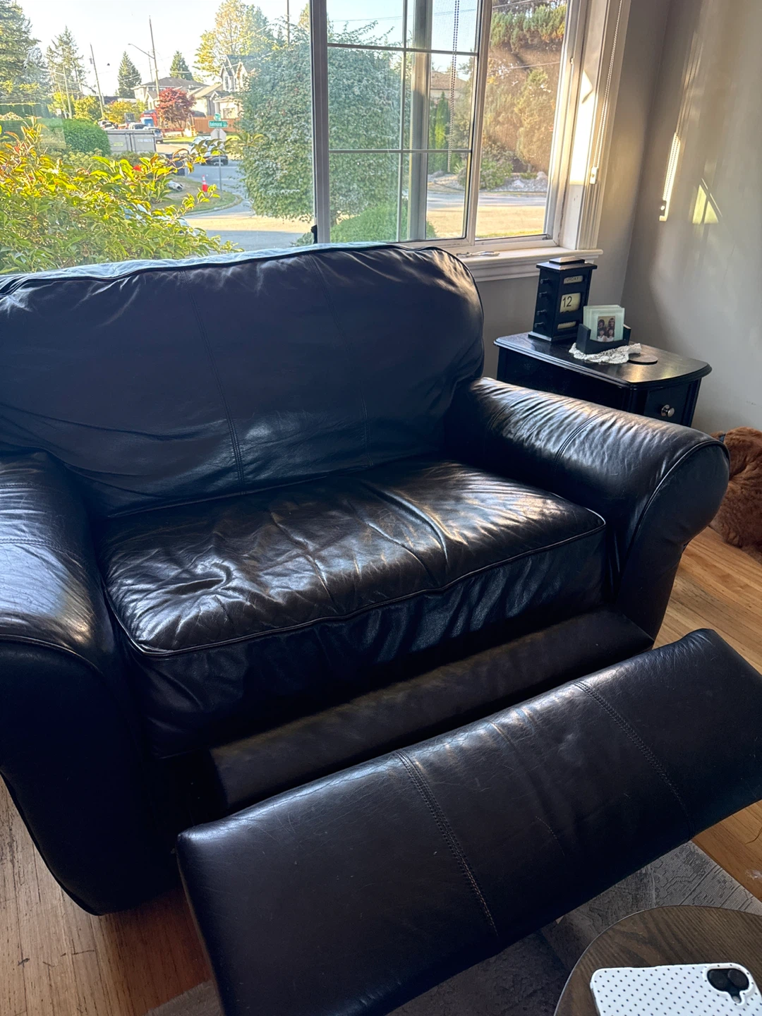Black Leather Reclining Armchair - photo 3