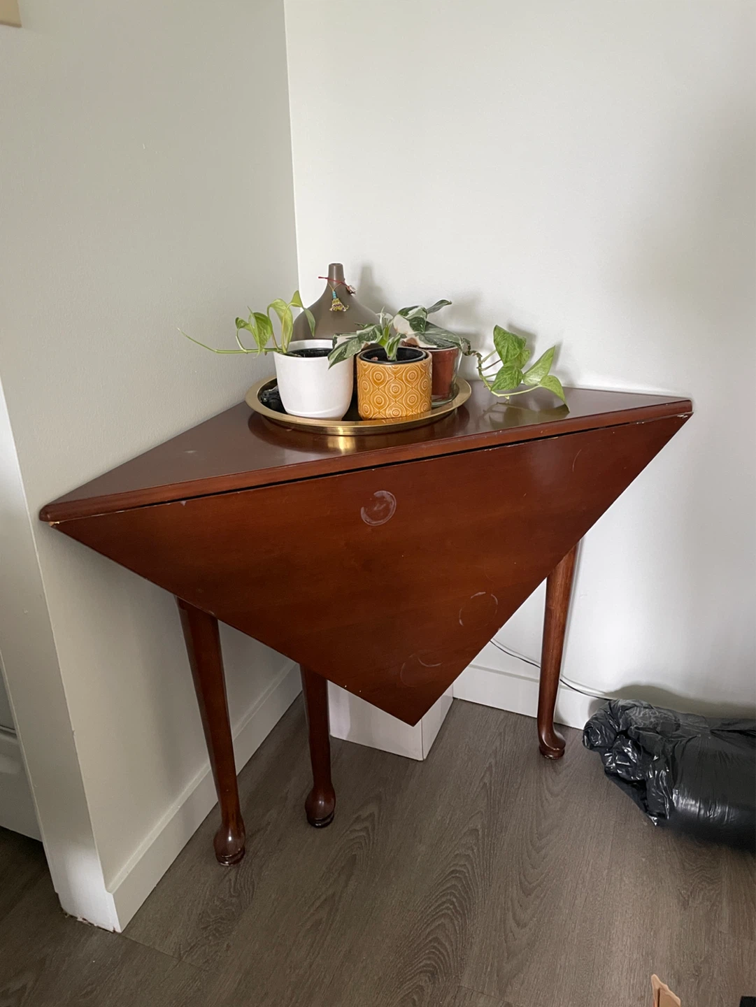 Corner drop leaf Table