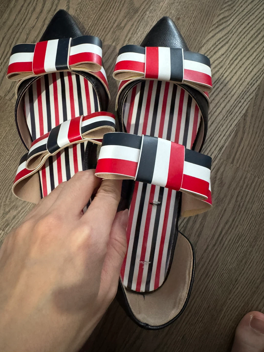 37 striped bow pointed flats