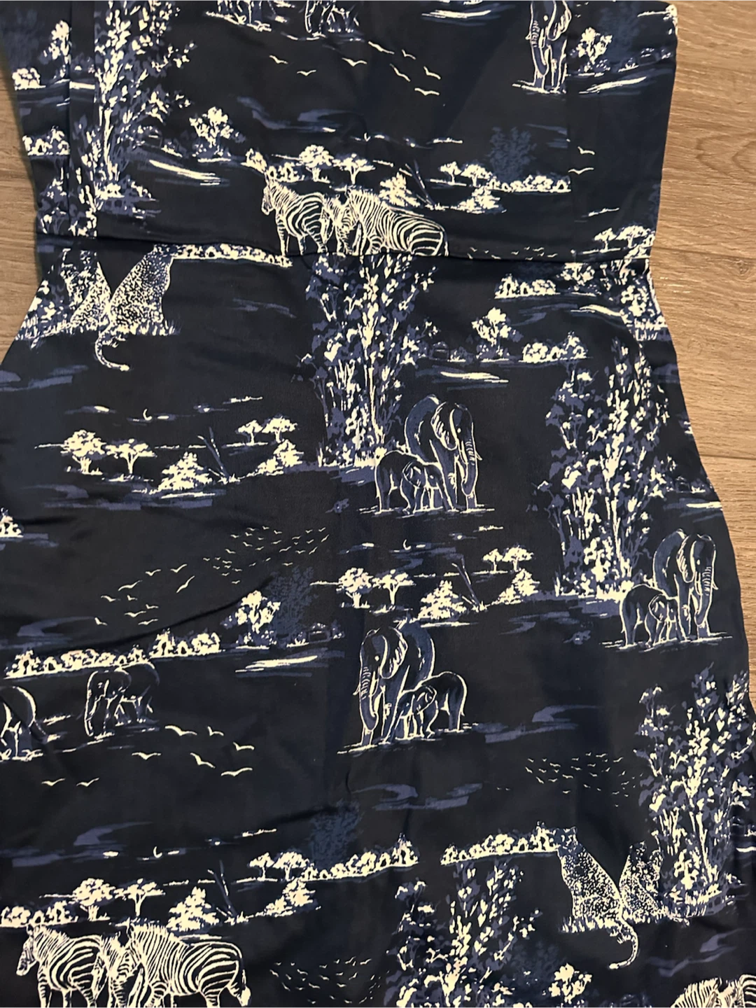 Sleeveless wildlife print sheath dress - photo 2