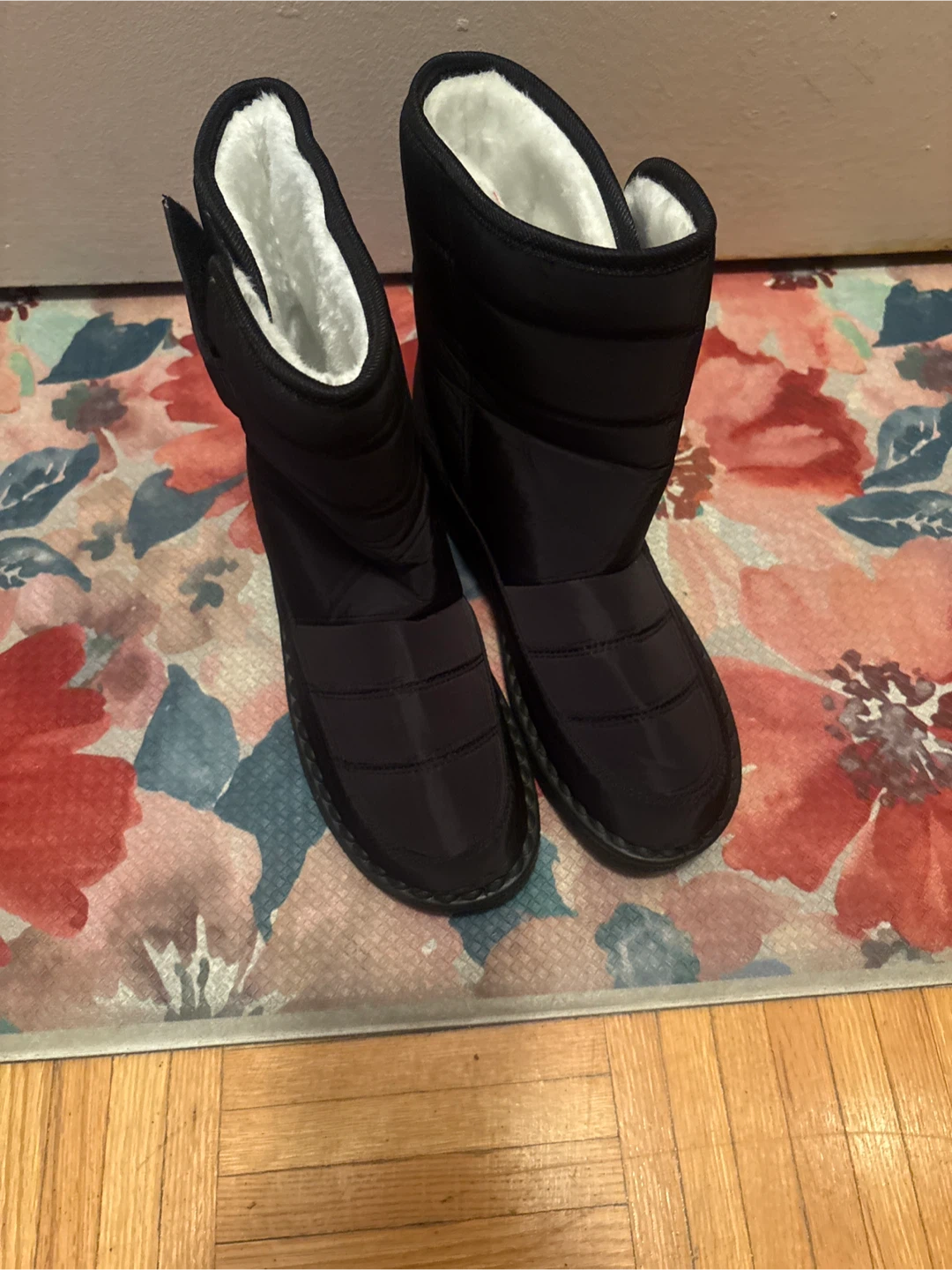 Black winter boots