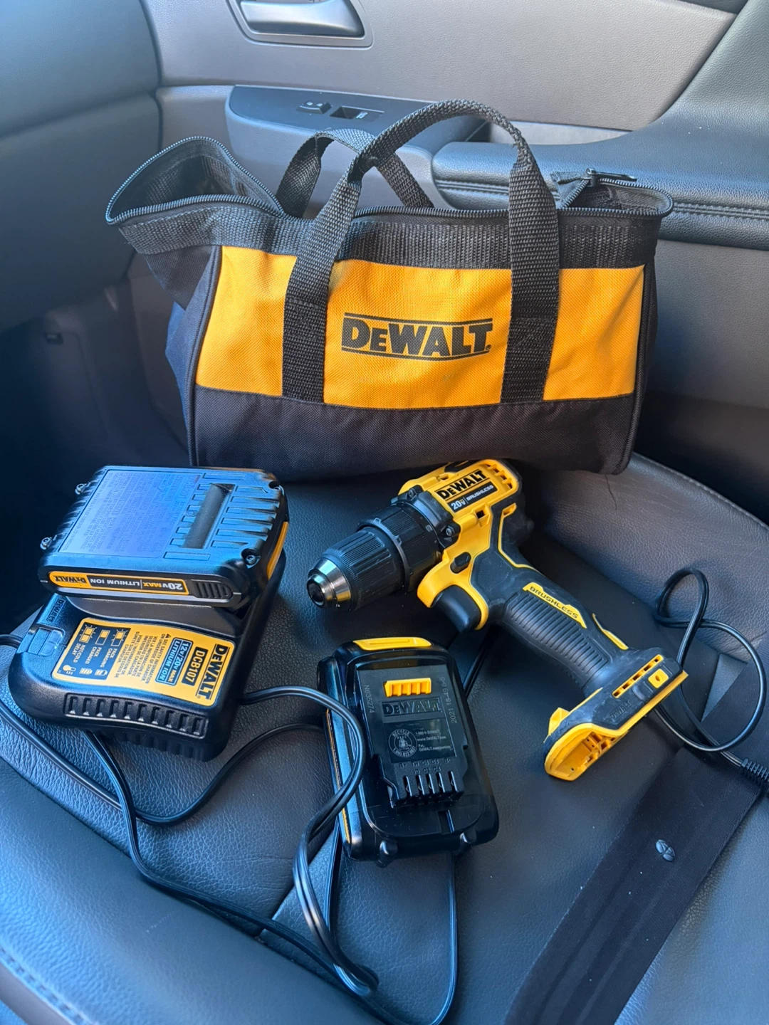 DEWALT 20V Max Brushless Drill Kit