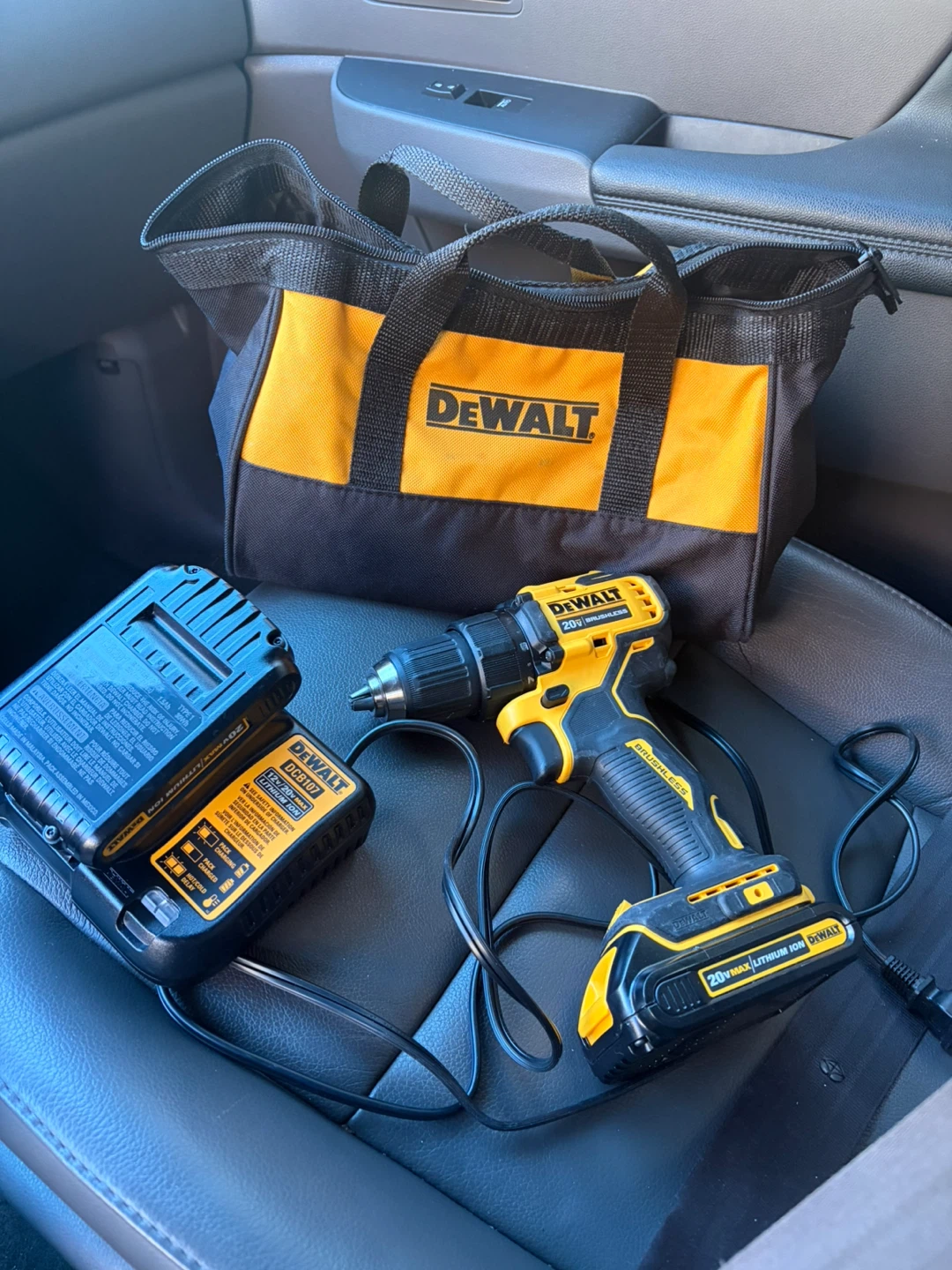 DEWALT 20V Max Brushless Drill Kit - photo 2