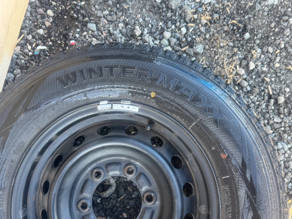 Dunlop Winter Maxx Tires with Rims - photo 3
