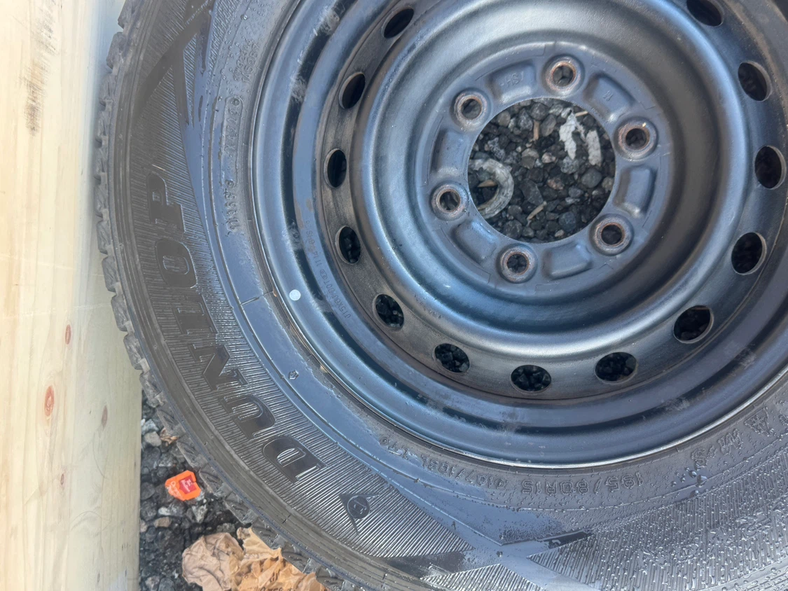 Dunlop Winter Maxx Tires with Rims - photo 4