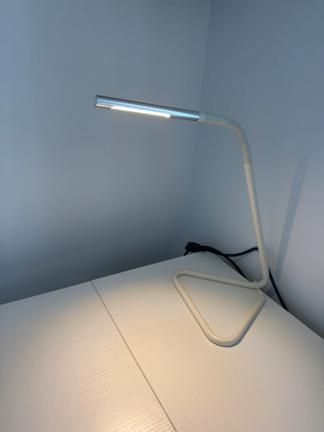 Minimalist Gooseneck LED Desk Lamp - photo 2