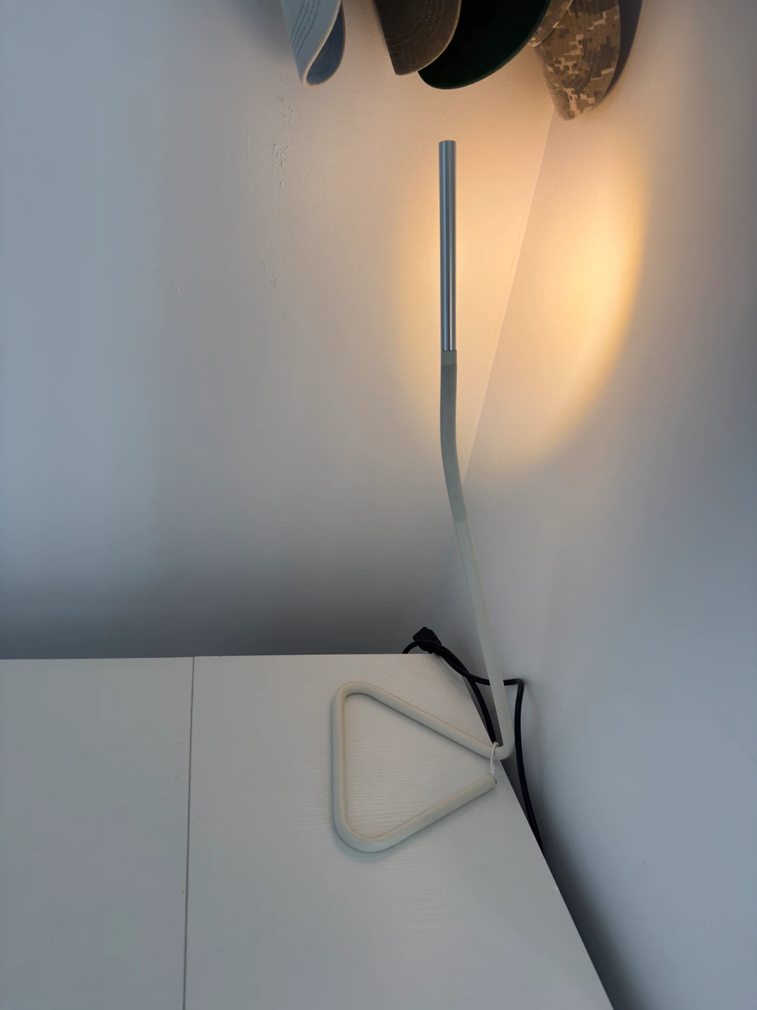 Minimalist Gooseneck LED Desk Lamp - photo 3