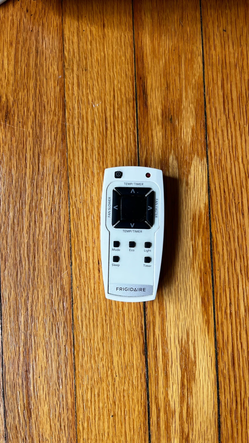 Air Conditioner - Frigidaire FFRA122WAE - photo 2