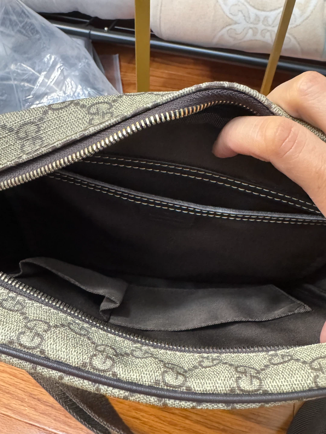 Gucci GG Supreme Messenger Bag - photo 2