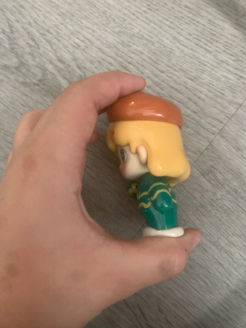 Pop mart figurine girl - photo 2