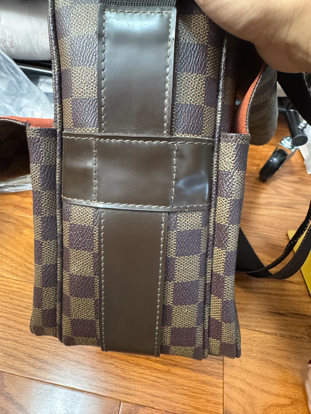 Louis Vuitton Damier Ebene Messenger Bag - photo 4